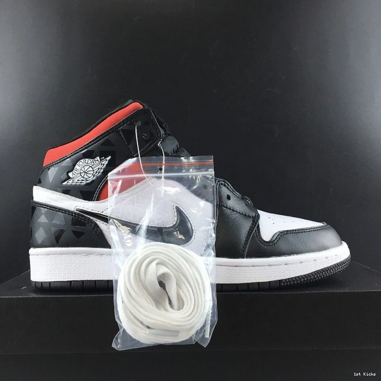 CJ9219-001  Quai54 (2019) Jordan  1 Mid 0227